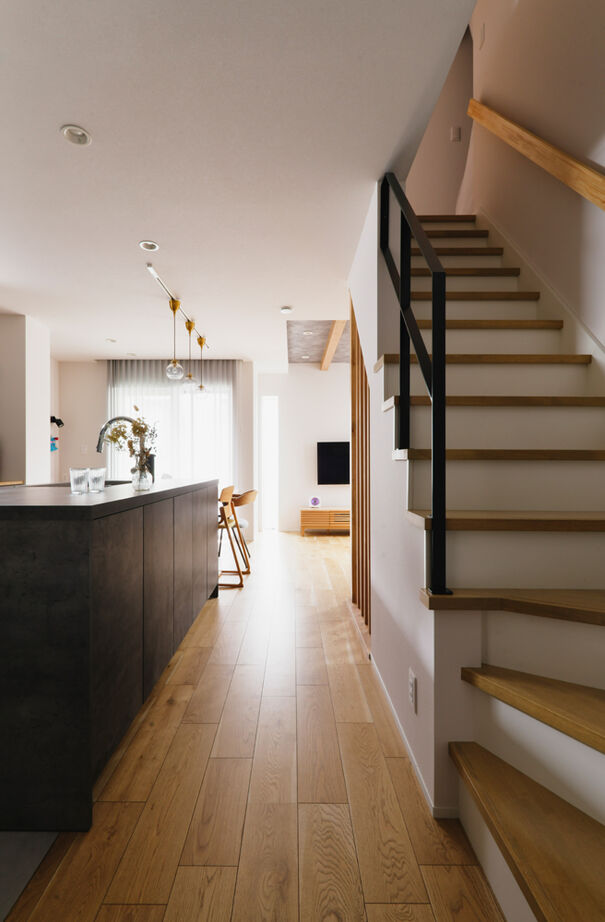 TAINN DESIGN　一級建築士事務所 【2510万円／28.2坪／旗竿地】生活感を隠せる収納力とスマート動線。子育て真っ只中の共働き夫婦を助ける家の建築実例画像5