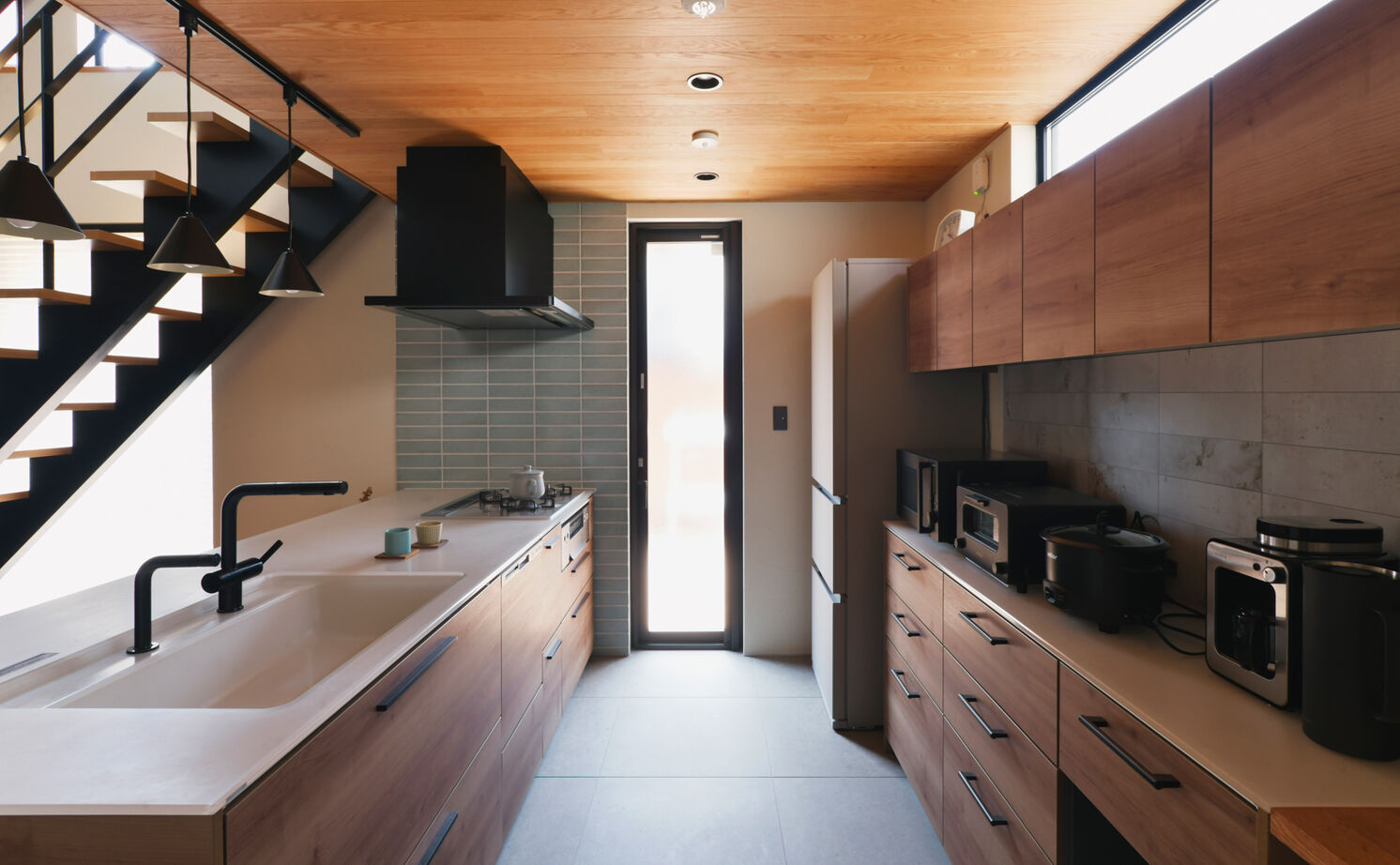 TAINN DESIGN　一級建築士事務所 【5000万円台/32.5坪/間取り図あり】土間リビングとストレスフリーの家事動線。家族の動きに寄り添う住まいの建築実例画像5