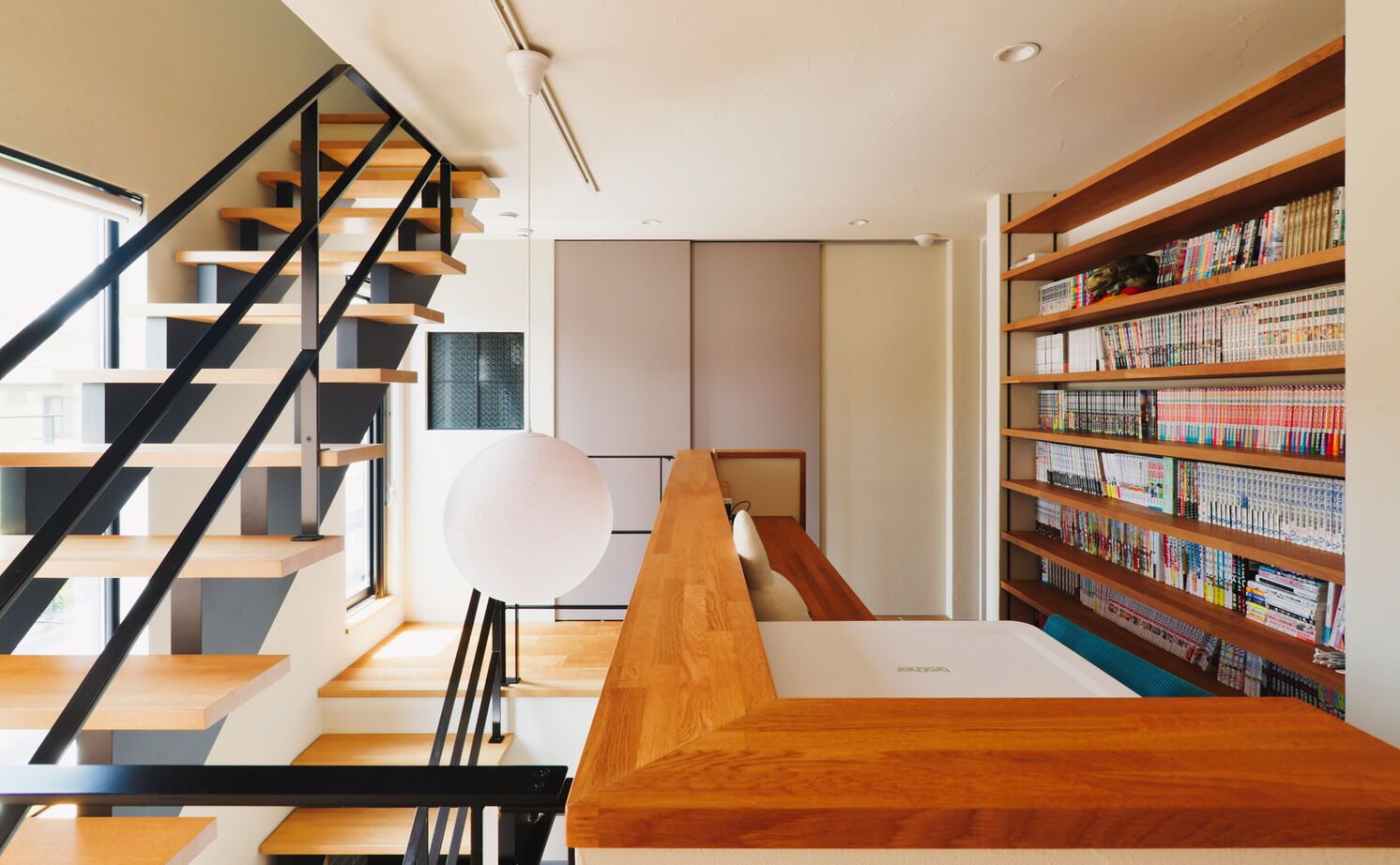 TAINN DESIGN　一級建築士事務所 【5000万円台/32.5坪/間取り図あり】土間リビングとストレスフリーの家事動線。家族の動きに寄り添う住まいの建築実例画像9