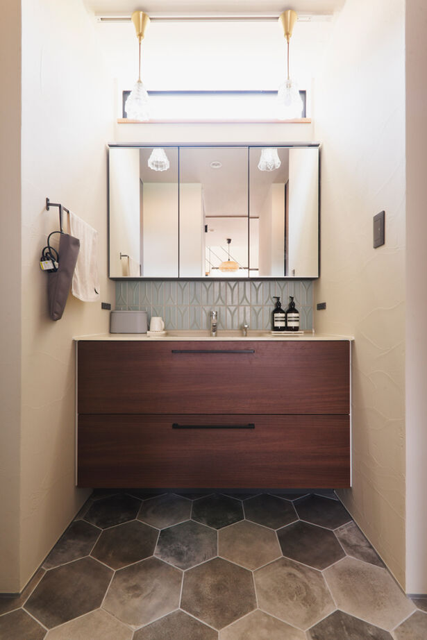 TAINN DESIGN　一級建築士事務所 【5000万円台/32.5坪/間取り図あり】土間リビングとストレスフリーの家事動線。家族の動きに寄り添う住まいの建築実例画像13