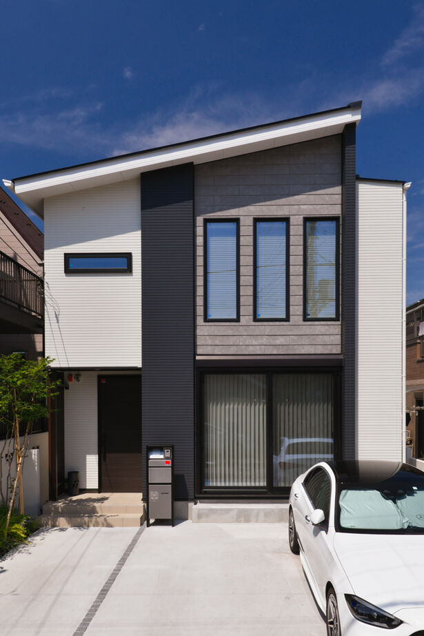 TAINN DESIGN　一級建築士事務所 【3045万円/30.3坪/ペットと暮らす/間取り図あり】ウォールナットの家具が映える吹き抜けのリビングの建築実例画像5