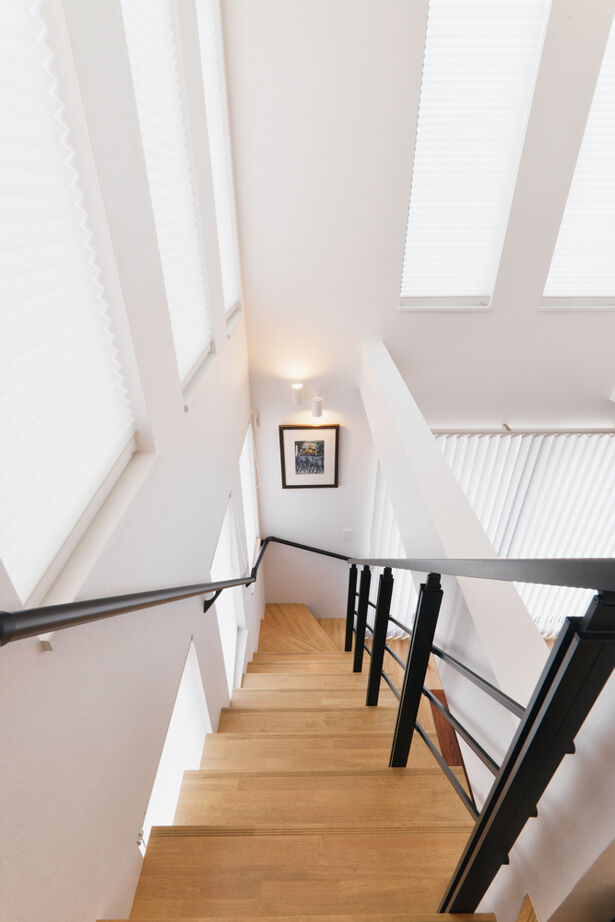 TAINN DESIGN　一級建築士事務所 【3045万円/30.3坪/ペットと暮らす/間取り図あり】ウォールナットの家具が映える吹き抜けのリビングの建築実例画像16