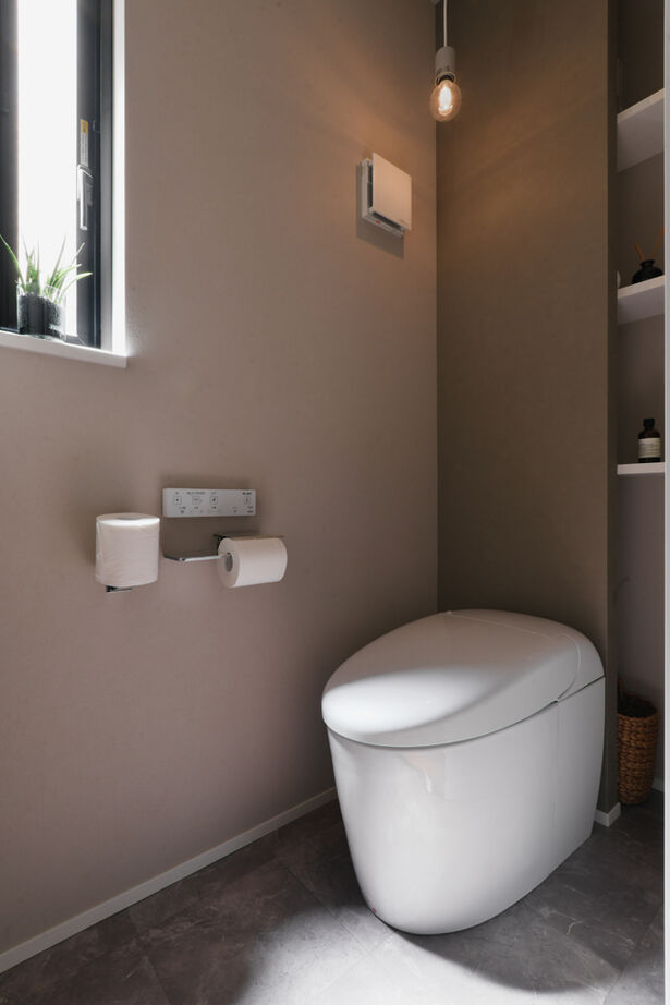 TAINN DESIGN　一級建築士事務所 【3045万円/30.3坪/ペットと暮らす/間取り図あり】ウォールナットの家具が映える吹き抜けのリビングの建築実例画像17