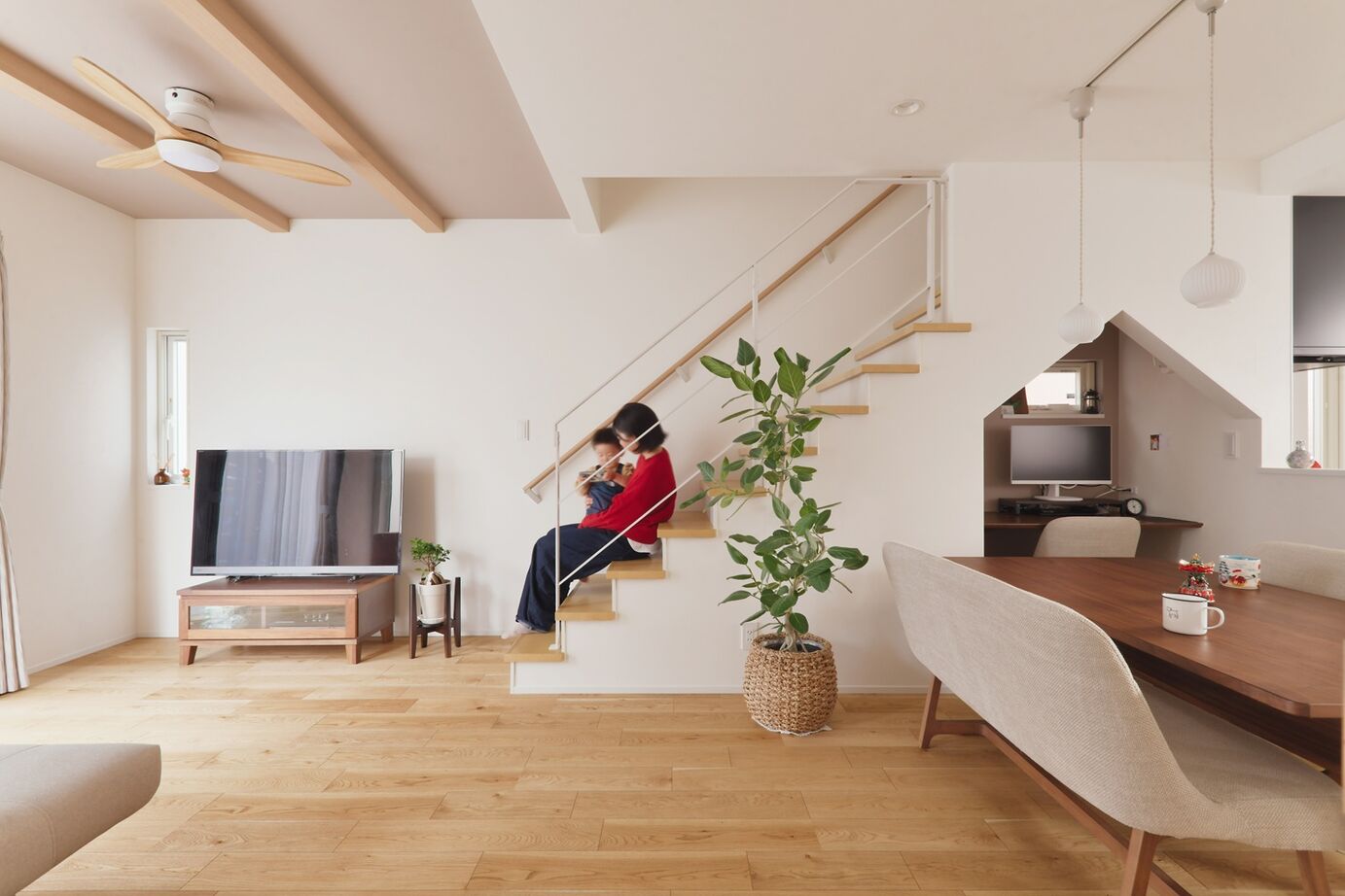 TAINN DESIGN　一級建築士事務所 【2340万円/21.8坪/狭小地/間取り図あり】限りある敷地を有効活用！視覚効果で空間に奥行きをプラスの建築実例画像