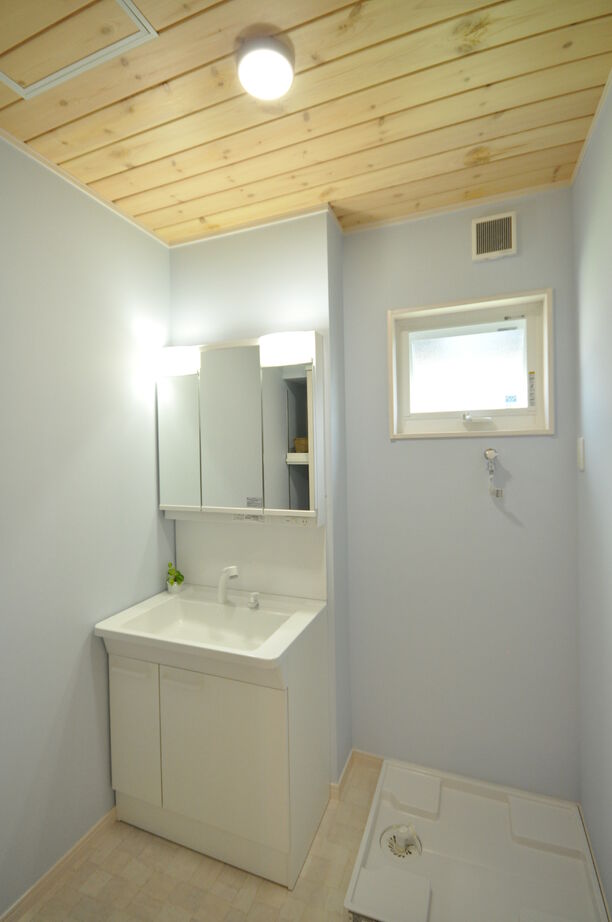 木の国工房 【2000万円台/30坪台/間取り有】天然無垢材のヘリンボーンの床や収納、吹き抜けのある子育てファミリーの家の建築実例画像7