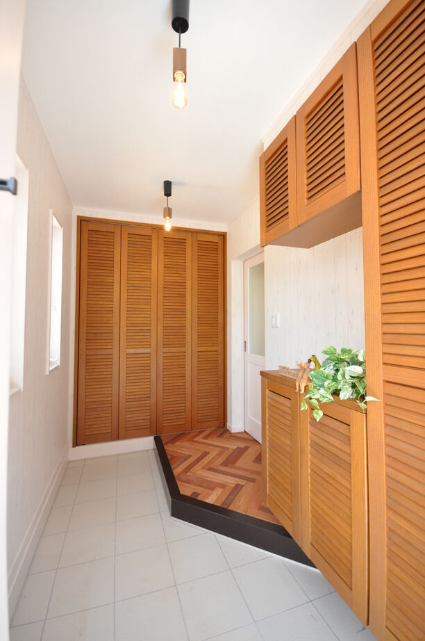 木の国工房 【2000万円台/30坪台/間取り有】天然無垢材のヘリンボーンの床や収納、吹き抜けのある子育てファミリーの家の建築実例画像8