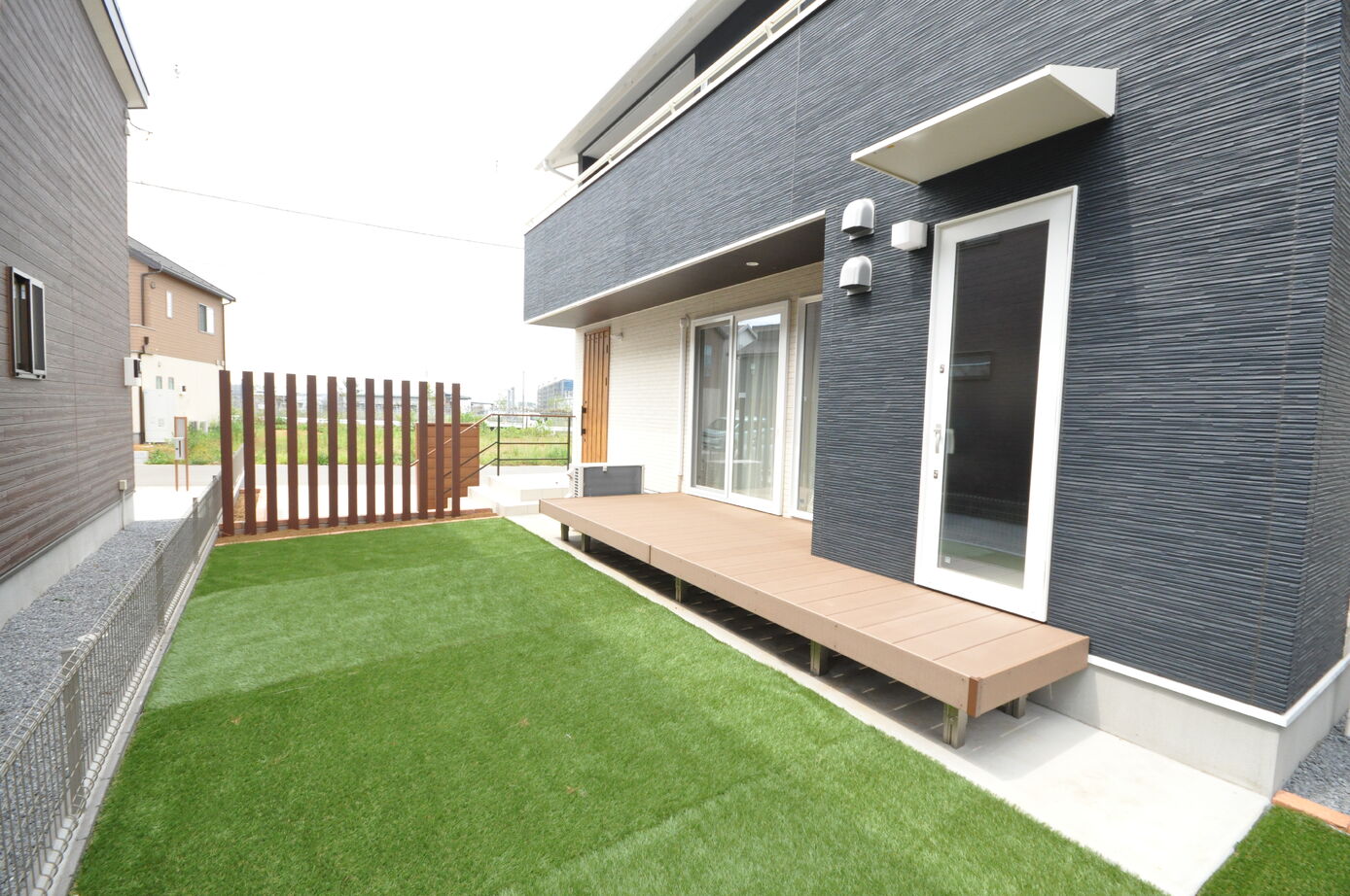 木の国工房 【2000万円台/30坪台/間取り有】天然無垢材のヘリンボーンの床や収納、吹き抜けのある子育てファミリーの家の建築実例画像9