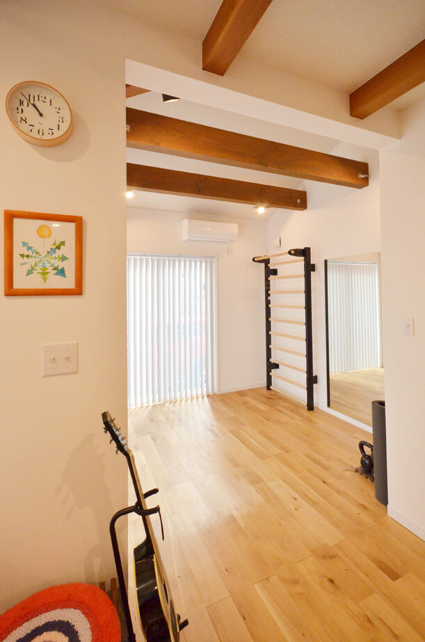 木の国工房 【2000万円台/30坪台/間取り有】無垢材の梁を出し、LDKを広くプランした趣味部屋と書斎のある家の建築実例画像5
