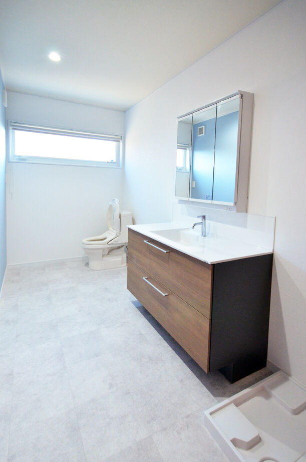 木の国工房 【2000万円台/30坪台/間取り有】無垢材の梁を出し、LDKを広くプランした趣味部屋と書斎のある家の建築実例画像7