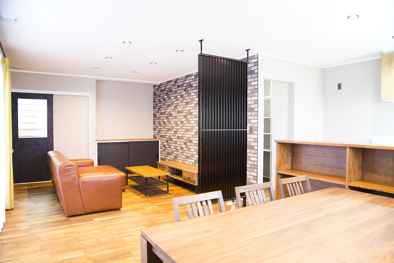 近江建設/アイフルホーム・フィアスホーム 【間取り図有／二世帯／4000万円台】1階と2階で生活スペースを分離。中心に家族が集まる中庭のある家の建築実例画像3