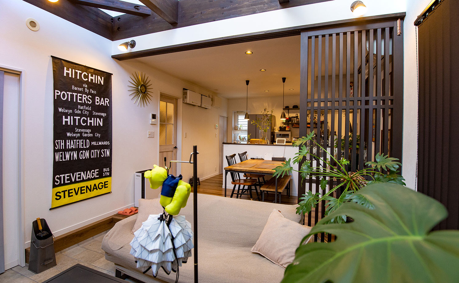 近江建設/アイフルホーム・フィアスホーム 【土間リビング／1000万円台／間取り有】「吹き抜け」＋「庭・ガレージ」＋「インテリア」の開放的な住まいの建築実例画像4