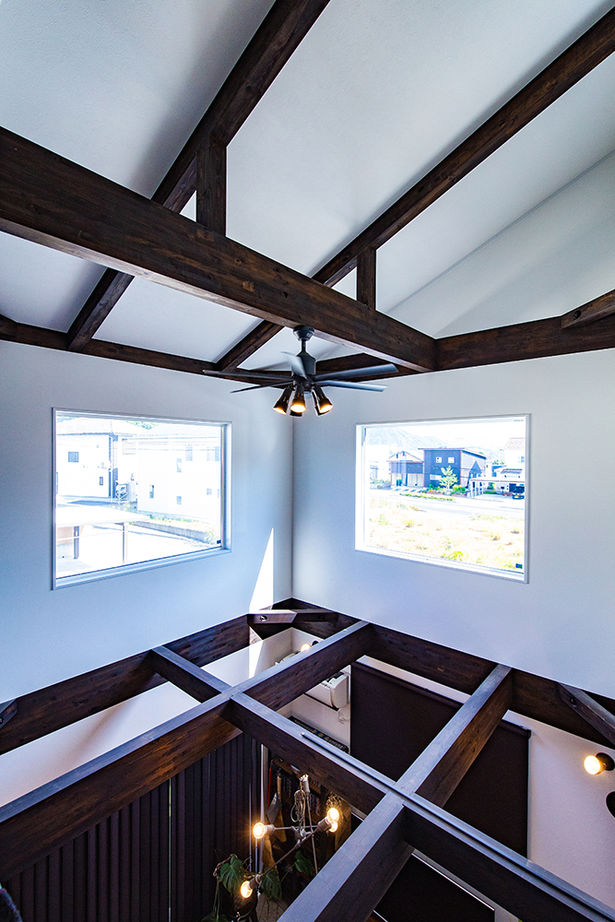 近江建設/アイフルホーム・フィアスホーム 【土間リビング／1000万円台／間取り有】「吹き抜け」＋「庭・ガレージ」＋「インテリア」の開放的な住まいの建築実例画像10