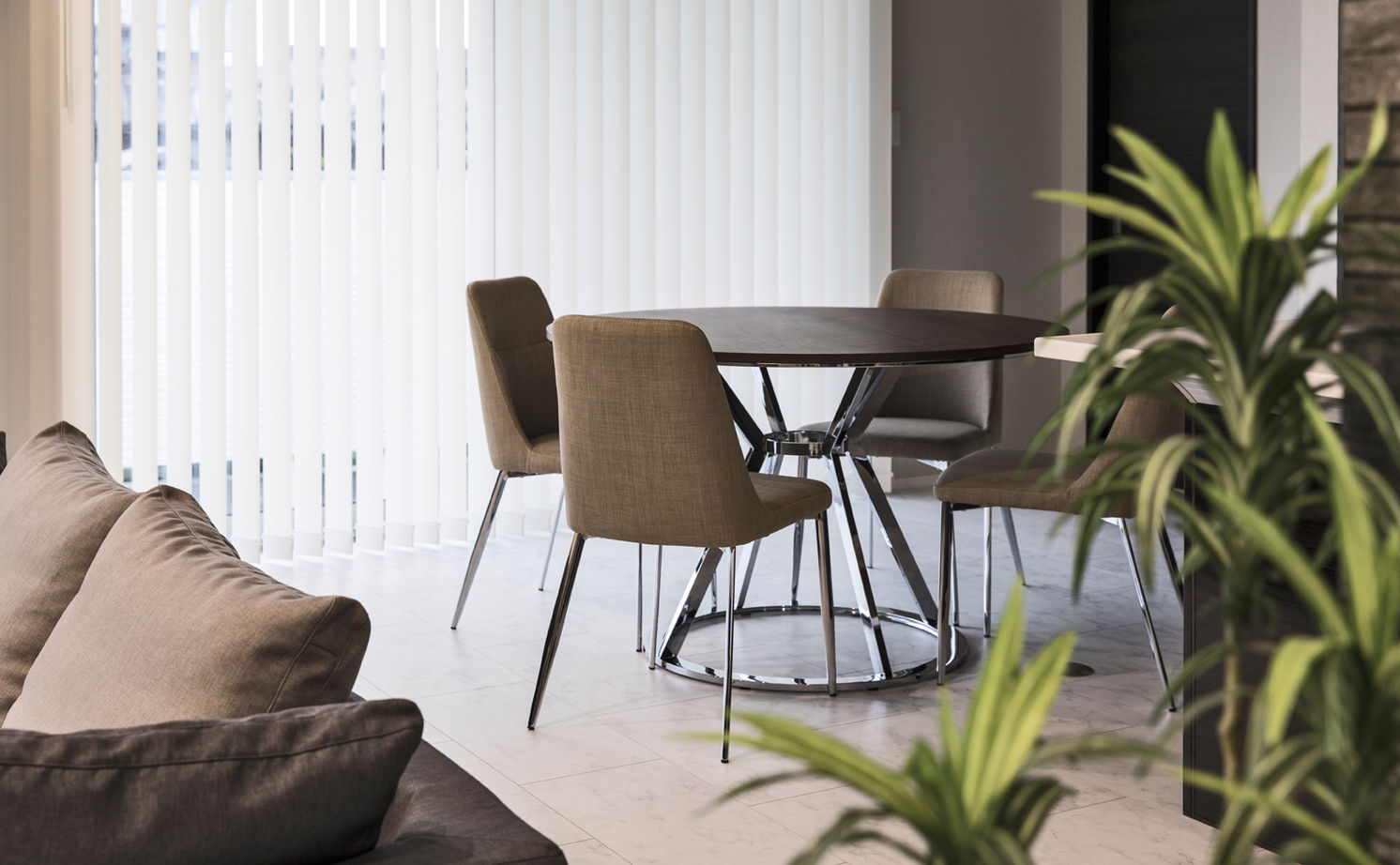 クラフトホーム 【1000万円台/平屋/3LDK/間取り図】勾配屋根のラインが美しい平屋。生活感を抑えたホテルライクな平屋の建築実例画像5