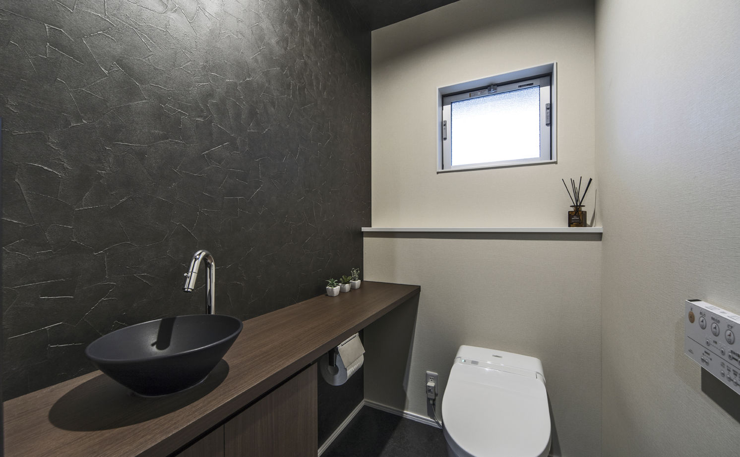 クラフトホーム 【1000万円台/平屋/3LDK/間取り図】勾配屋根のラインが美しい平屋。生活感を抑えたホテルライクな平屋の建築実例画像9