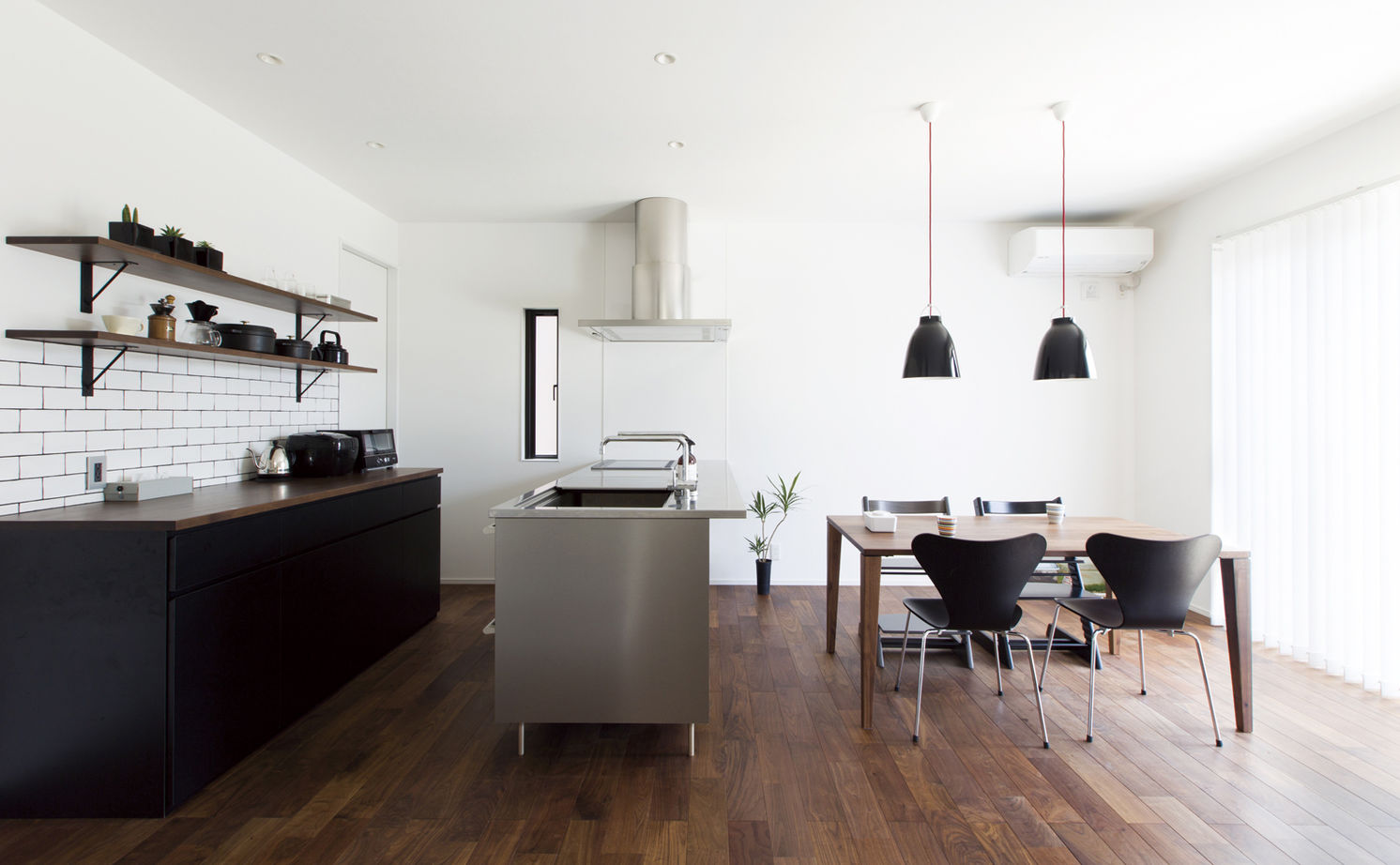 クラフトホーム 【1000万円代/30坪台/3LDK/間取り図】デザイン＆価格を両立。シンプルで豊かに暮らせる黒ガルバの家の建築実例画像4