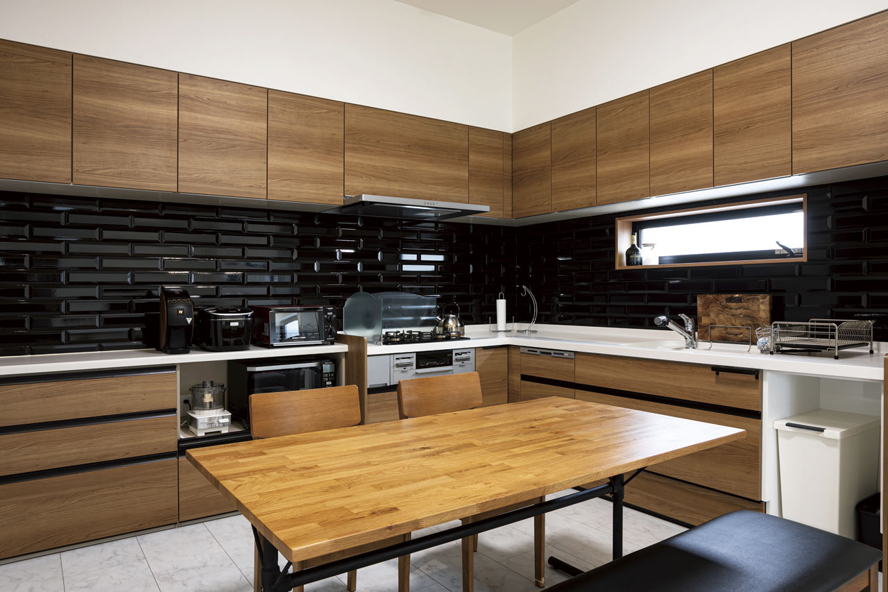 クラフトホーム 【2000万円台/間取図有】広い間口とクールでインパクトのある平屋風外観/ビルトインガレージ風 駐車2台可の建築実例画像4