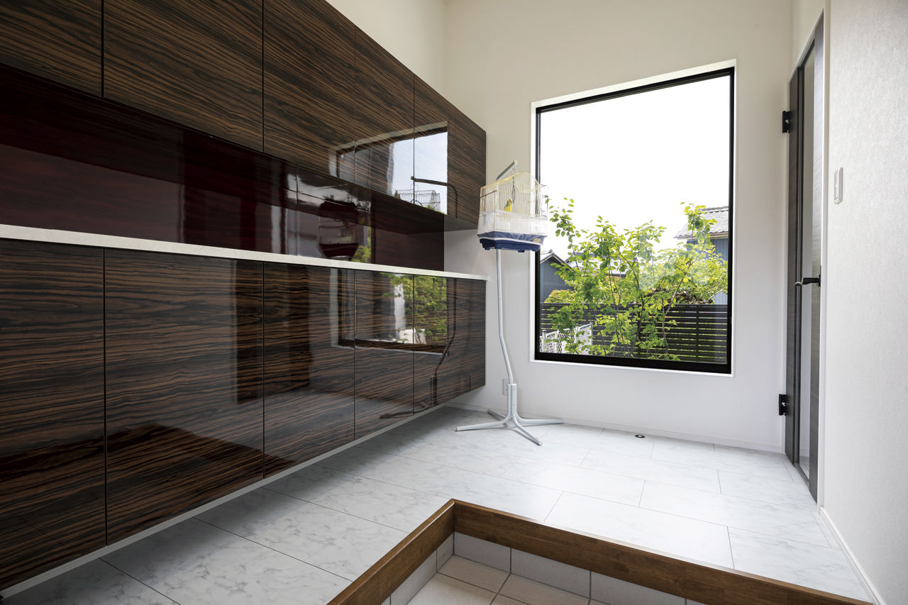 クラフトホーム 【2000万円台/間取図有】広い間口とクールでインパクトのある平屋風外観/ビルトインガレージ風 駐車2台可の建築実例画像6