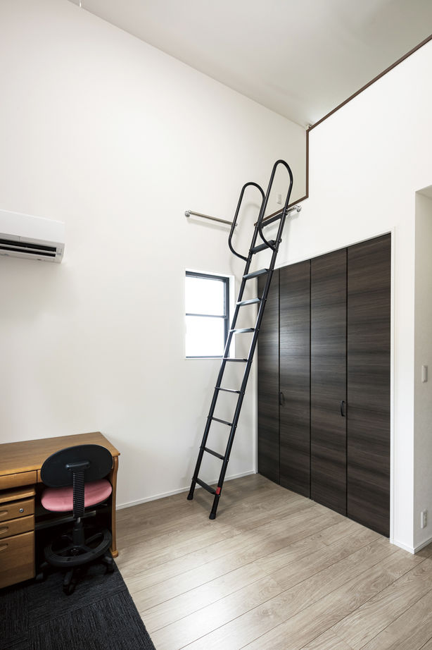 クラフトホーム 【2000万円台/間取図有】広い間口とクールでインパクトのある平屋風外観/ビルトインガレージ風 駐車2台可の建築実例画像8