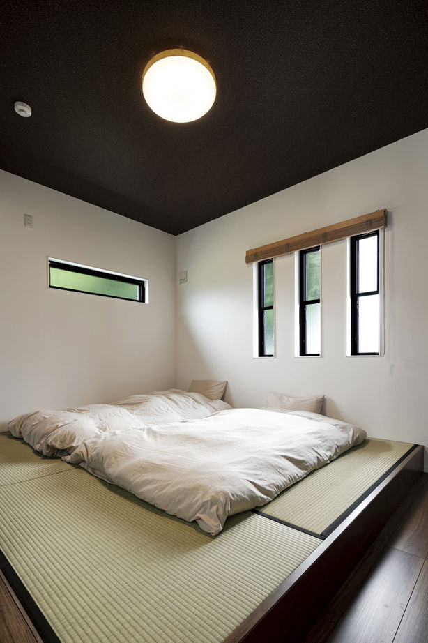 クラフトホーム 【2000万円台/間取図有】広い間口とクールでインパクトのある平屋風外観/ビルトインガレージ風 駐車2台可の建築実例画像9