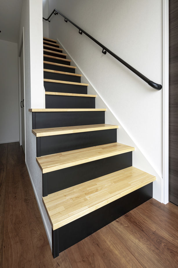 クラフトホーム 【2000万円台/間取図有】広い間口とクールでインパクトのある平屋風外観/ビルトインガレージ風 駐車2台可の建築実例画像10