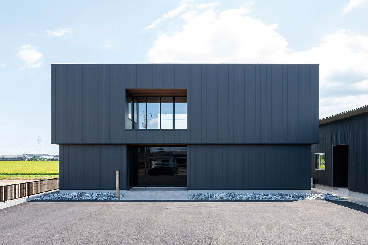 クラフトホーム 【ガレージハウス/50坪台/間取り図】外と中のギャップを堪能できる開放的な29畳の吹抜けLDK/駐車2台可の建築実例画像1