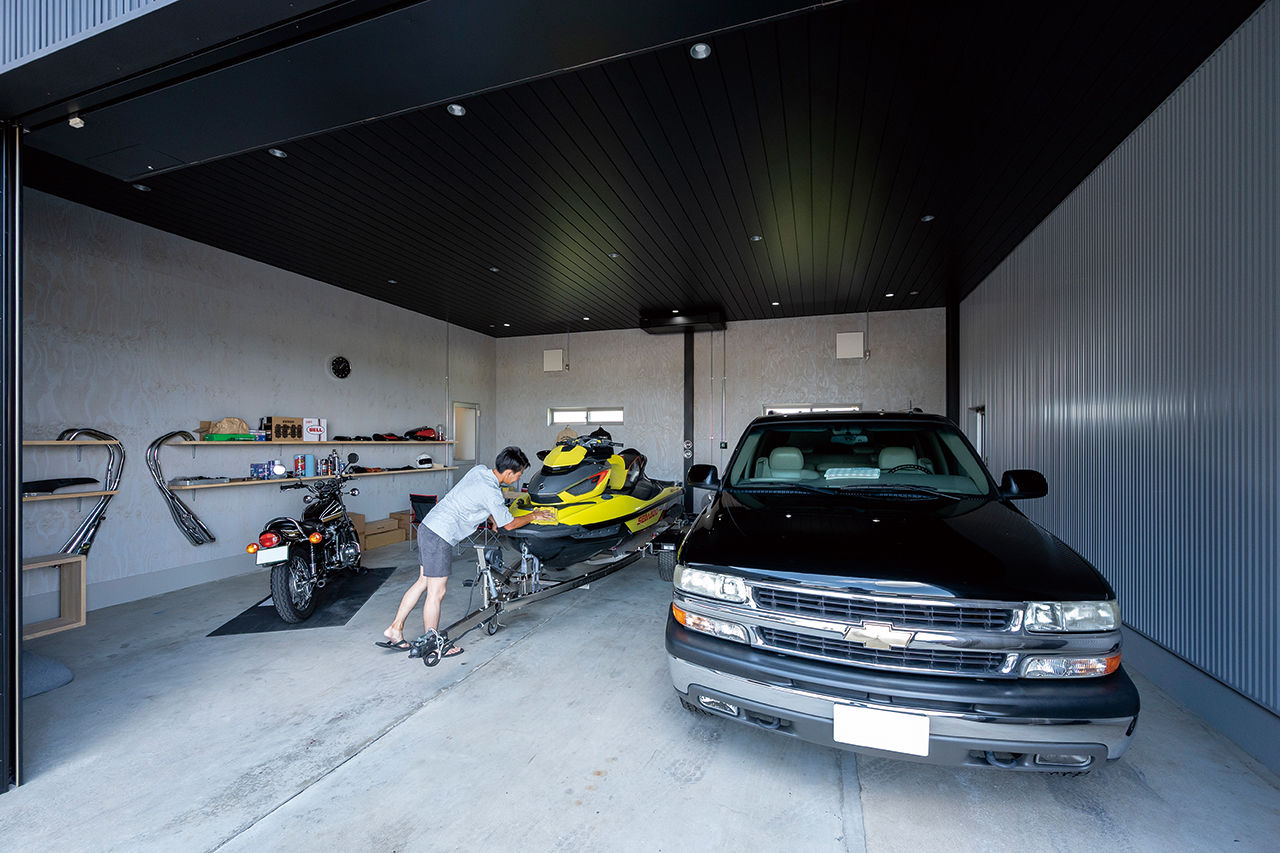 クラフトホーム 【ガレージハウス/50坪台/間取り図】外と中のギャップを堪能できる開放的な29畳の吹抜けLDK/駐車2台可の建築実例画像4