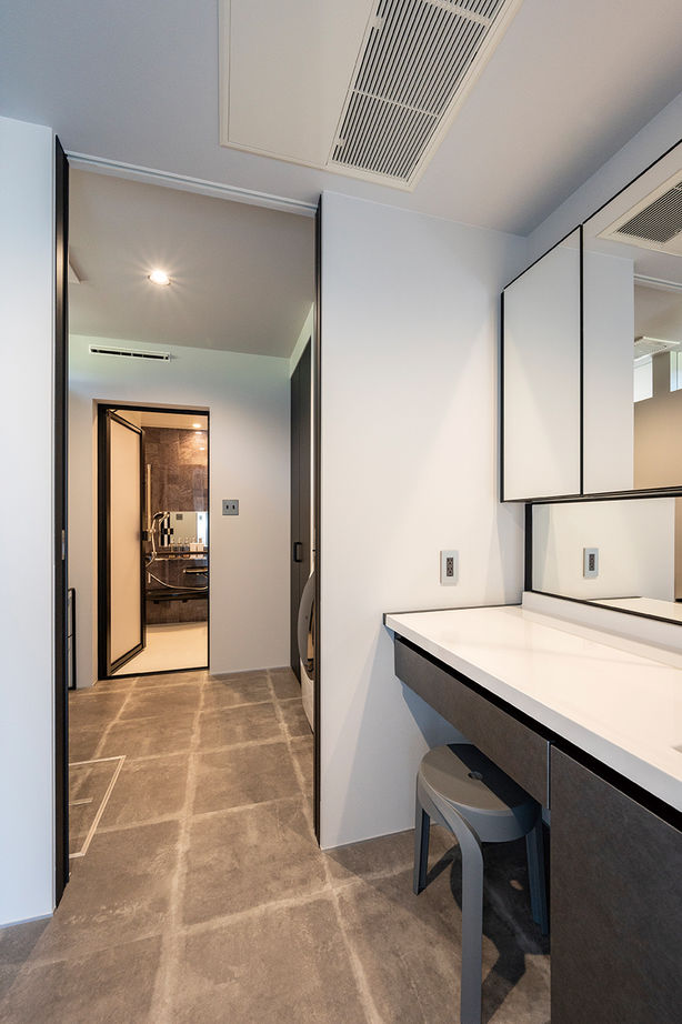 クラフトホーム 【ガレージハウス/50坪台/間取り図】外と中のギャップを堪能できる開放的な29畳の吹抜けLDK/駐車2台可の建築実例画像10