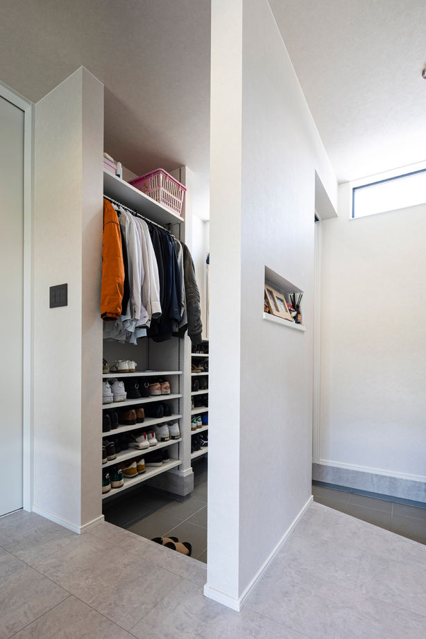 クラフトホーム 【2000万円台/35坪台/シンプルモダン/30代】大空間を実現した吹抜けLDKや造作ランドリールームを叶えた家の建築実例画像8