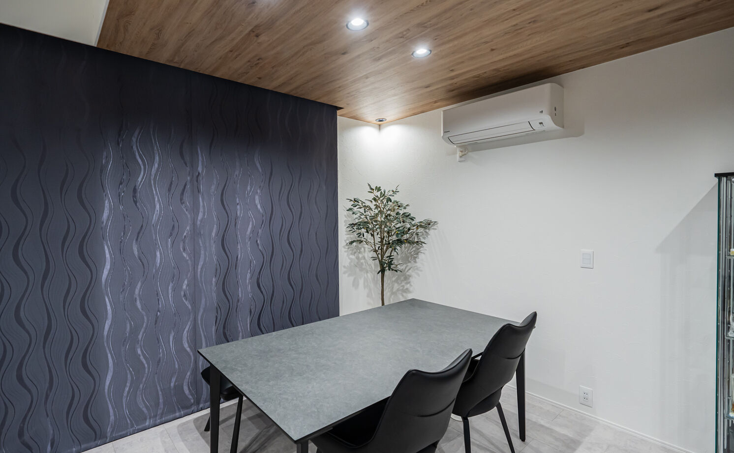 クラフトホーム 【2000万円台/30坪台/3LDK/2階建て】ホテルライクなくつろぎの空間を叶えたスタイリッシュなガレージハウスの建築実例画像7