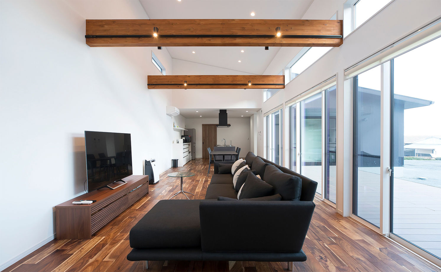 サティスホーム岐阜 【間取り図有×平屋×回遊導線】無垢の床で子供にも安心。暮らしの機能をコの字でゾーニングした平屋の建築実例画像2