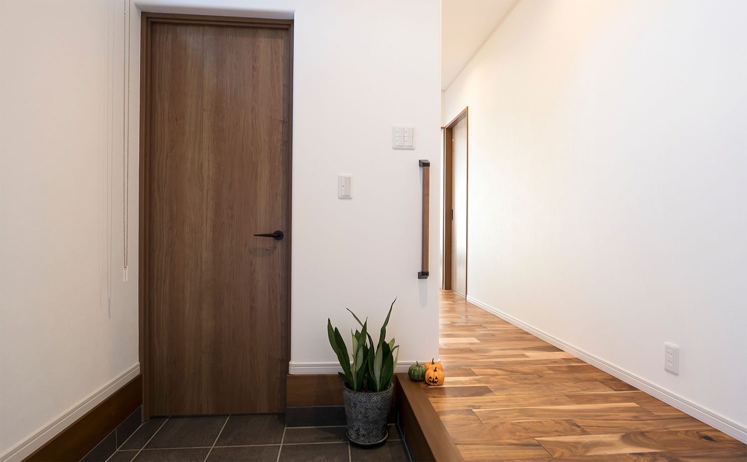 サティスホーム岐阜 【間取り図有×平屋×回遊導線】無垢の床で子供にも安心。暮らしの機能をコの字でゾーニングした平屋の建築実例画像4