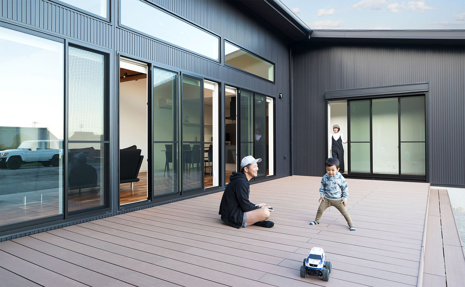 サティスホーム岐阜 【間取り図有×平屋×回遊導線】無垢の床で子供にも安心。暮らしの機能をコの字でゾーニングした平屋の建築実例画像7