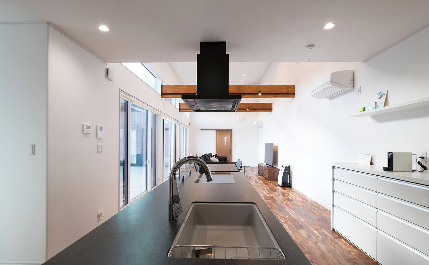 サティスホーム岐阜 【間取り図有×平屋×回遊導線】無垢の床で子供にも安心。暮らしの機能をコの字でゾーニングした平屋の建築実例画像8