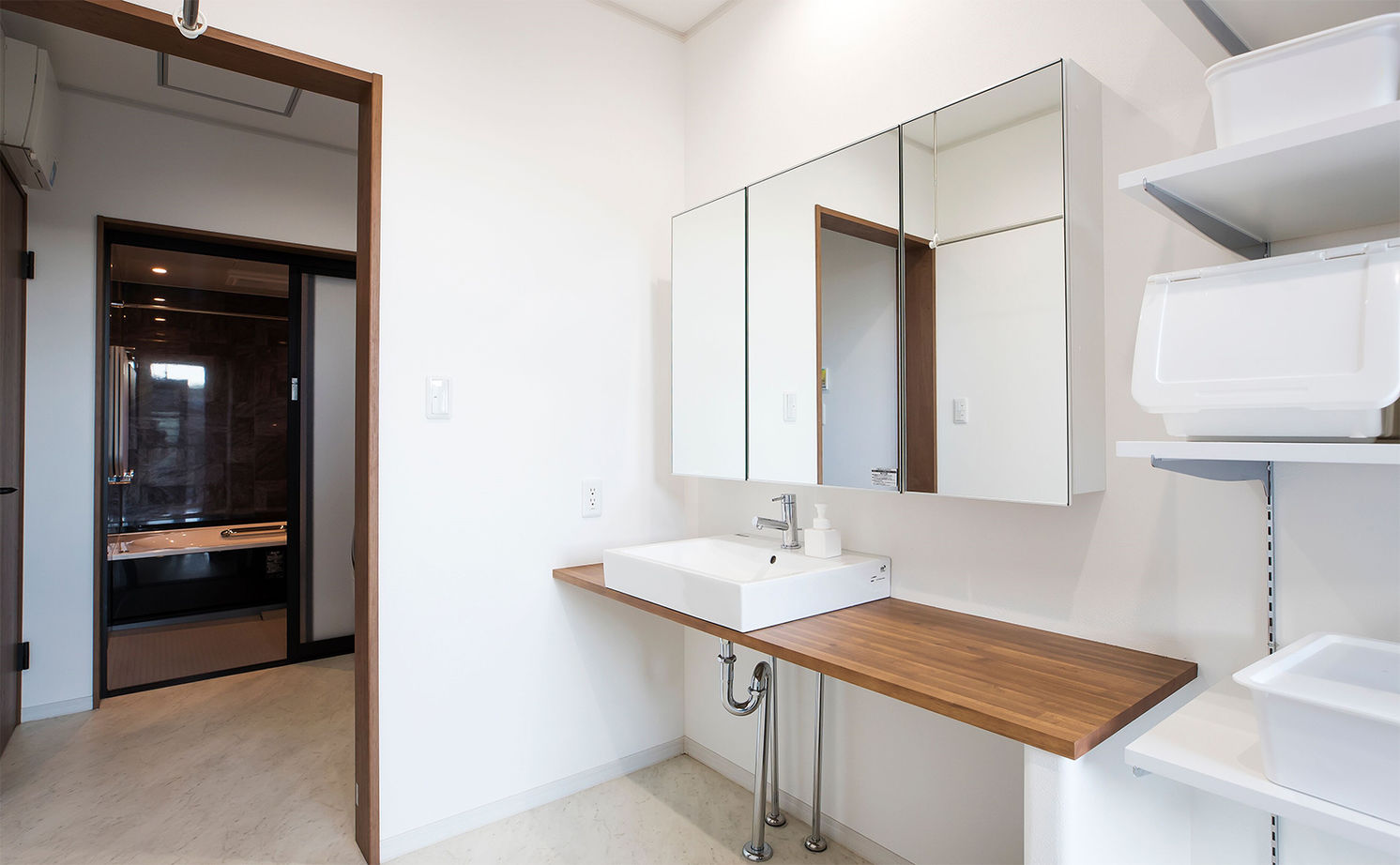 サティスホーム岐阜 【間取り図有×平屋×回遊導線】無垢の床で子供にも安心。暮らしの機能をコの字でゾーニングした平屋の建築実例画像13