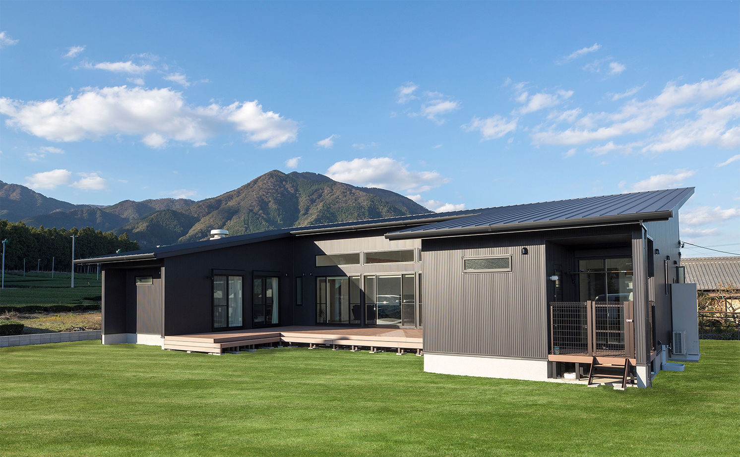 サティスホーム岐阜 【間取り図有×平屋×回遊導線】無垢の床で子供にも安心。暮らしの機能をコの字でゾーニングした平屋の建築実例画像14