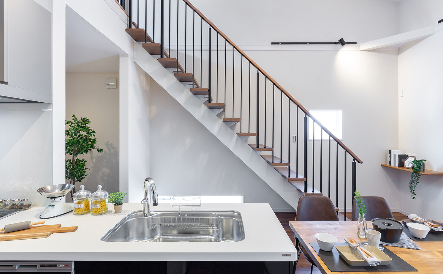 サティスホーム岐阜 【間取り図有×1000万円台×平屋×回遊導線】家族が自然につながるLDK。将来を見越したバリアフリーな平屋の建築実例画像11