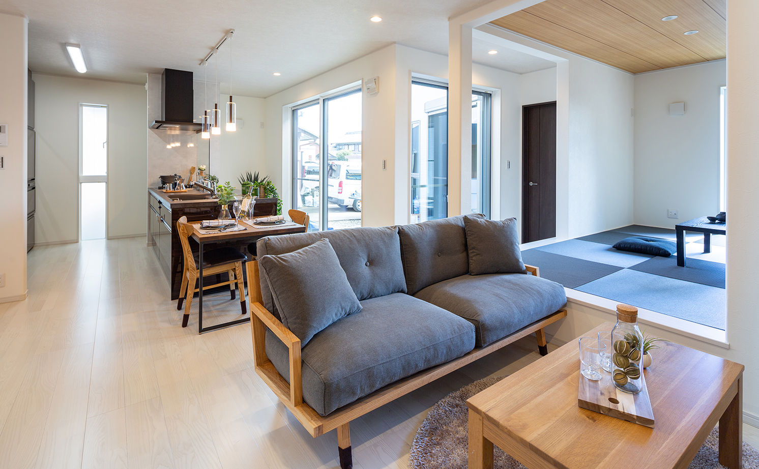 サティスホーム岐阜 【岐阜市×間取図有×平屋×1000万円台】夫婦２人で暮らしの楽しみを進化させる、中庭を囲むコの字型の平屋の建築実例画像2