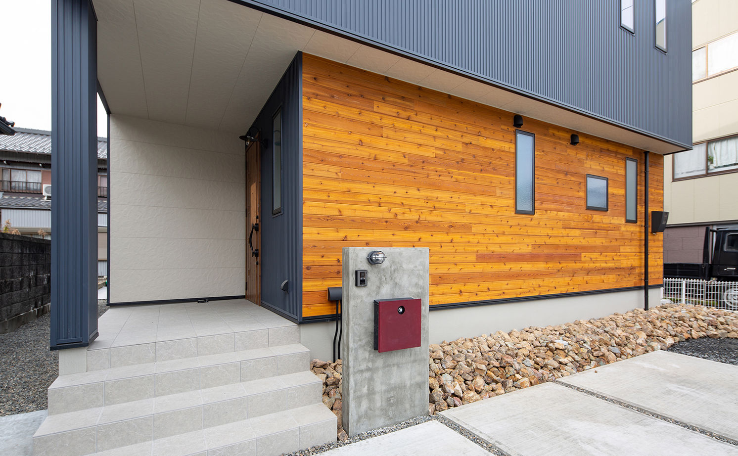 サティスホーム岐阜 【岐阜市×間取り図有×2000万円台×土間】暮らしを考えた収納動線が魅力。オーバーハングのスクエアハウスの建築実例画像3