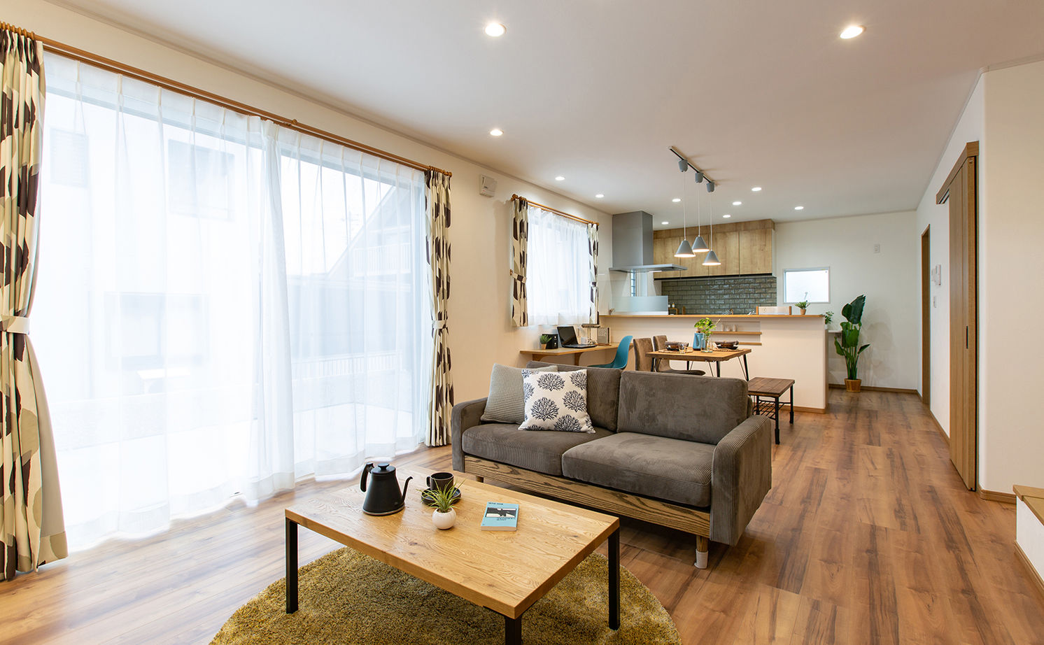 サティスホーム岐阜 【岐阜市×間取り図有×2000万円台×土間】暮らしを考えた収納動線が魅力。オーバーハングのスクエアハウスの建築実例画像8