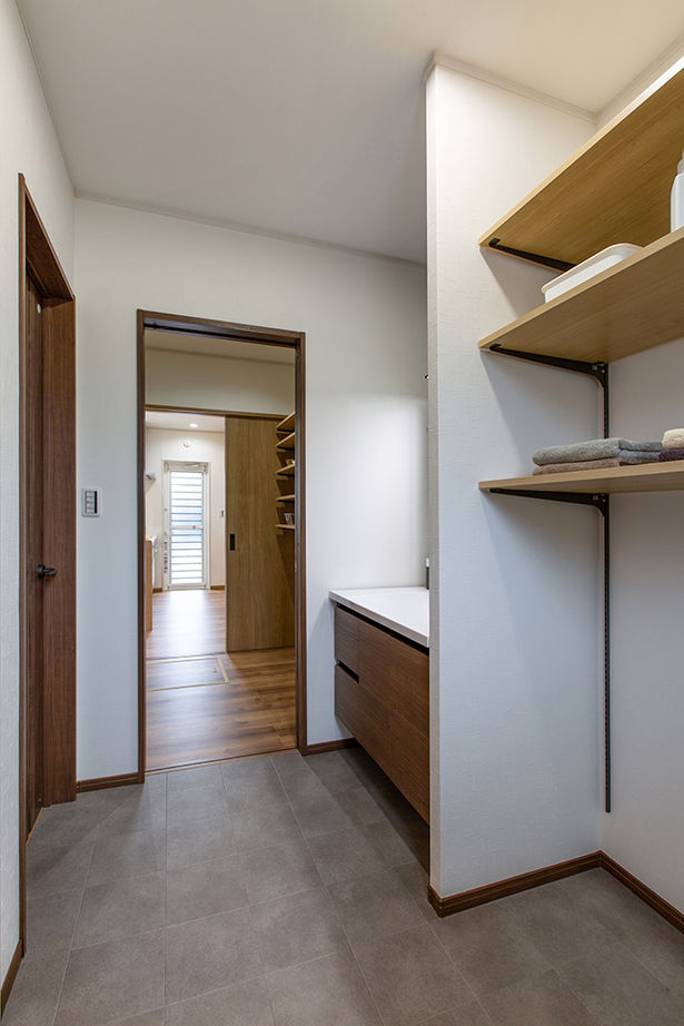 サティスホーム岐阜 【岐阜市×間取り図有×2000万円台×土間】暮らしを考えた収納動線が魅力。オーバーハングのスクエアハウスの建築実例画像17