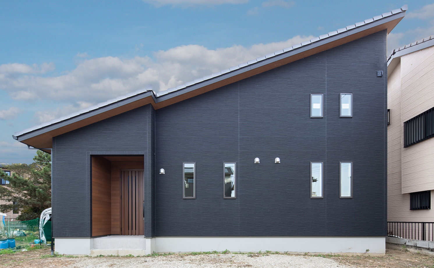 サティスホーム岐阜 【一宮市×間取り図有×1000万円台×平屋】固定階段で行ける小屋裏収納で収納量◎陽光を効率よく導くL字型平屋の建築実例画像2