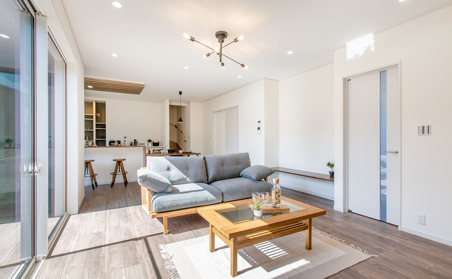 サティスホーム岐阜 【一宮市×間取り図有×1000万円台×平屋】固定階段で行ける小屋裏収納で収納量◎陽光を効率よく導くL字型平屋の建築実例画像7