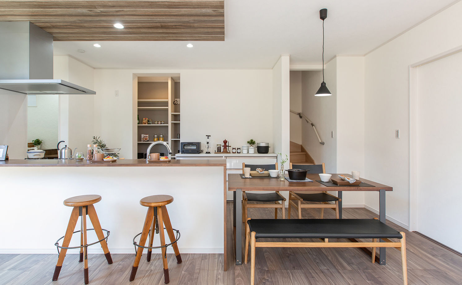 サティスホーム岐阜 【一宮市×間取り図有×1000万円台×平屋】固定階段で行ける小屋裏収納で収納量◎陽光を効率よく導くL字型平屋の建築実例画像9