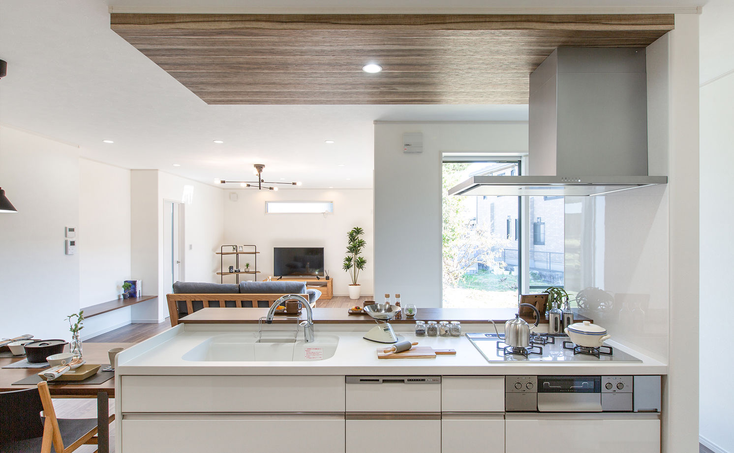 サティスホーム岐阜 【一宮市×間取り図有×1000万円台×平屋】固定階段で行ける小屋裏収納で収納量◎陽光を効率よく導くL字型平屋の建築実例画像10