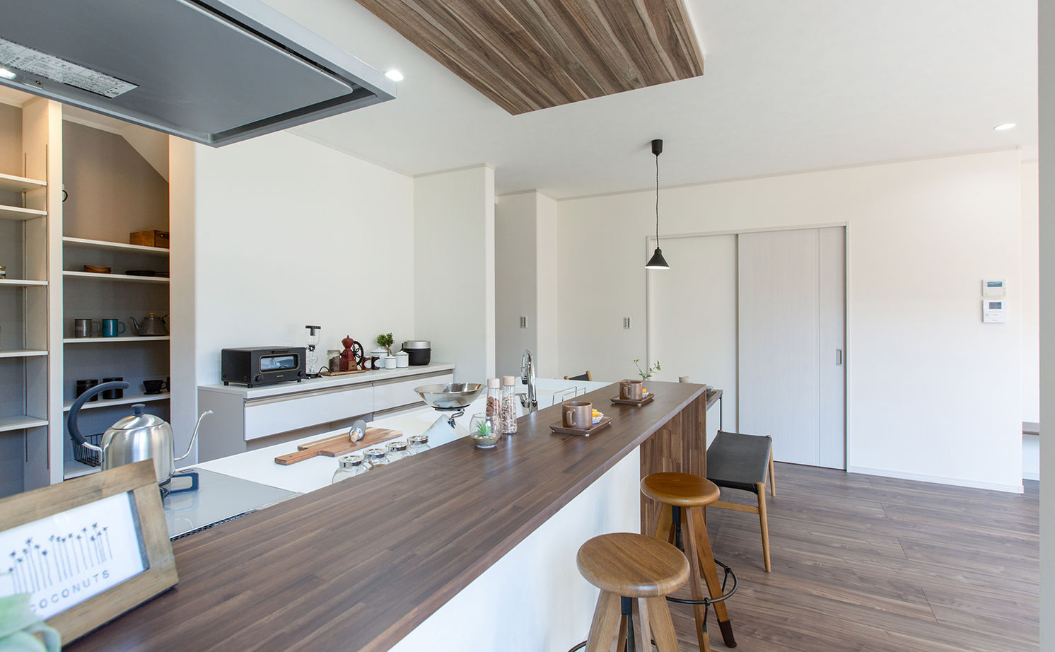 サティスホーム岐阜 【一宮市×間取り図有×1000万円台×平屋】固定階段で行ける小屋裏収納で収納量◎陽光を効率よく導くL字型平屋の建築実例画像12