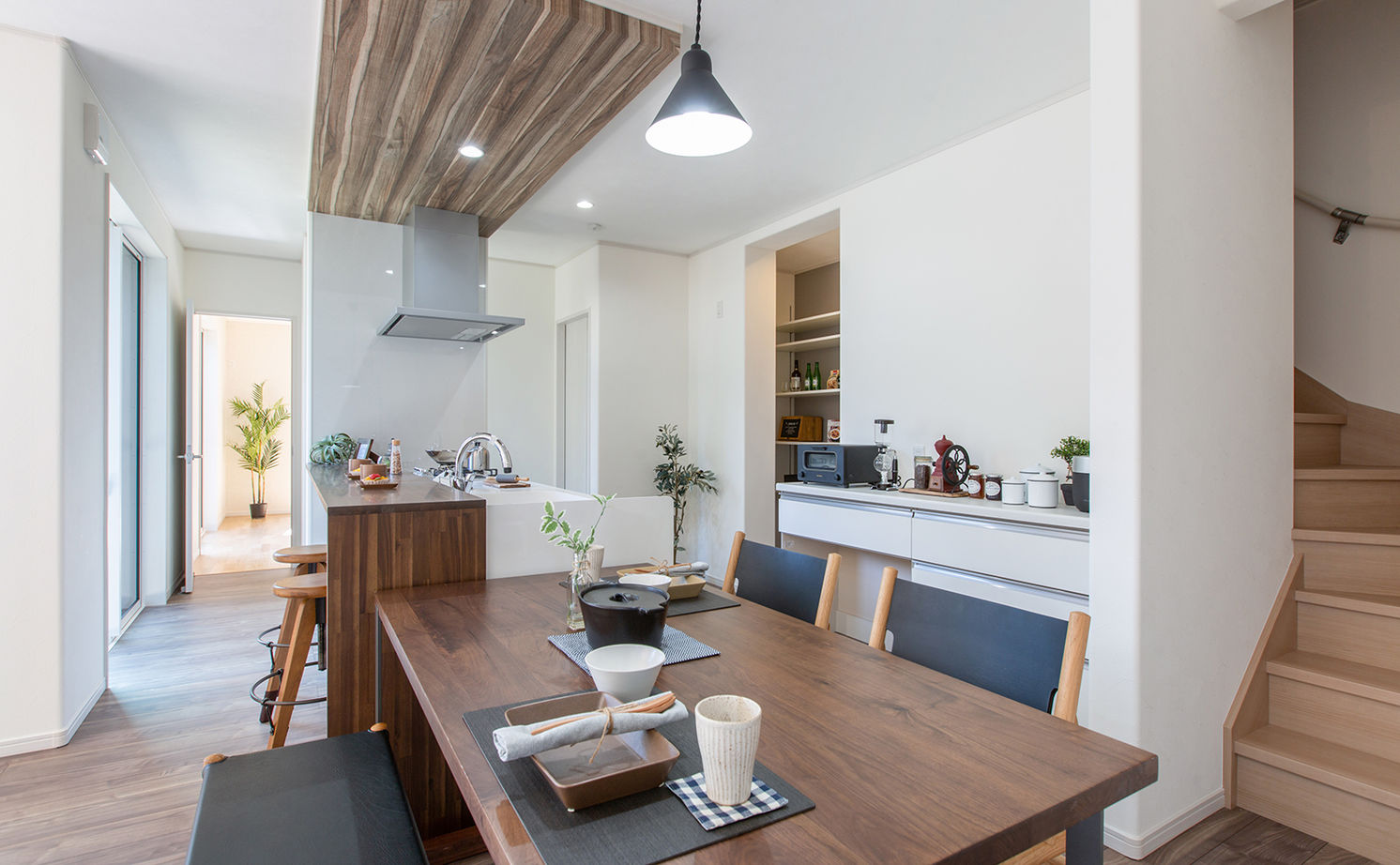 サティスホーム岐阜 【一宮市×間取り図有×1000万円台×平屋】固定階段で行ける小屋裏収納で収納量◎陽光を効率よく導くL字型平屋の建築実例画像14