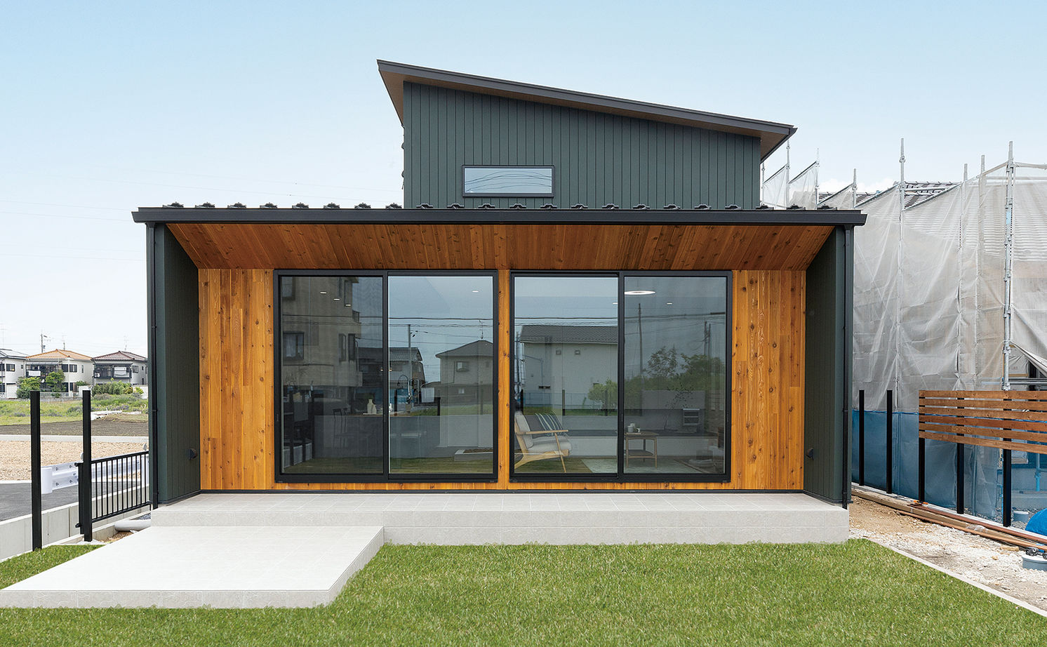 サティスホーム岐阜 【瑞穂市×間取図有×半平屋スタイル】スムーズな生活動線を叶えた、軒裏が映える半平屋のデザイン住宅の建築実例画像