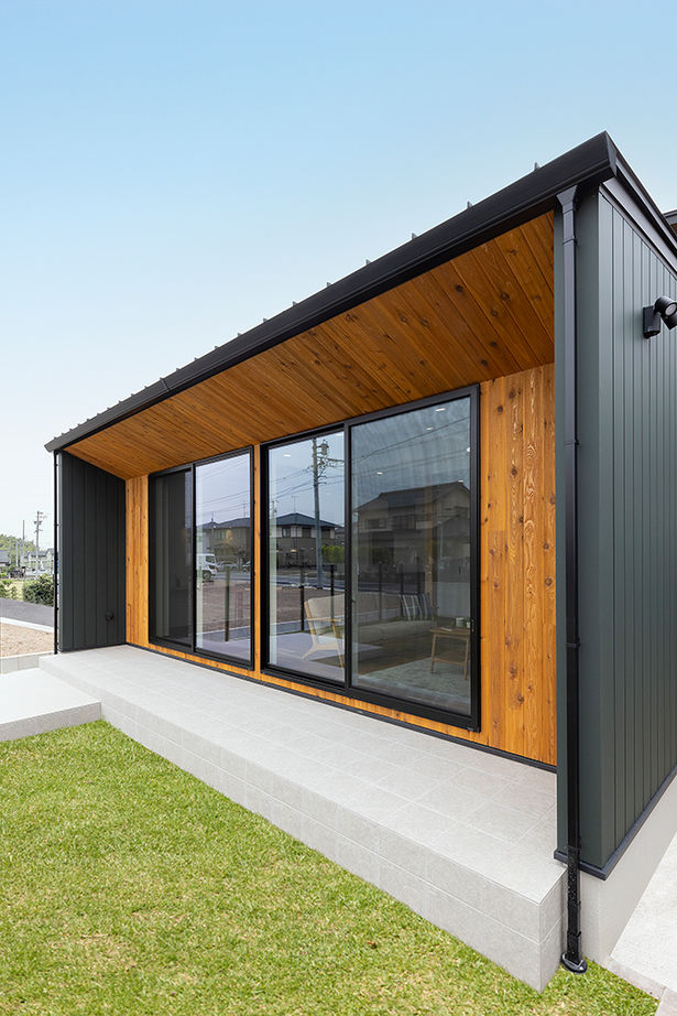 サティスホーム岐阜 【瑞穂市×間取図有×半平屋スタイル】スムーズな生活動線を叶えた、軒裏が映える半平屋のデザイン住宅の建築実例画像3