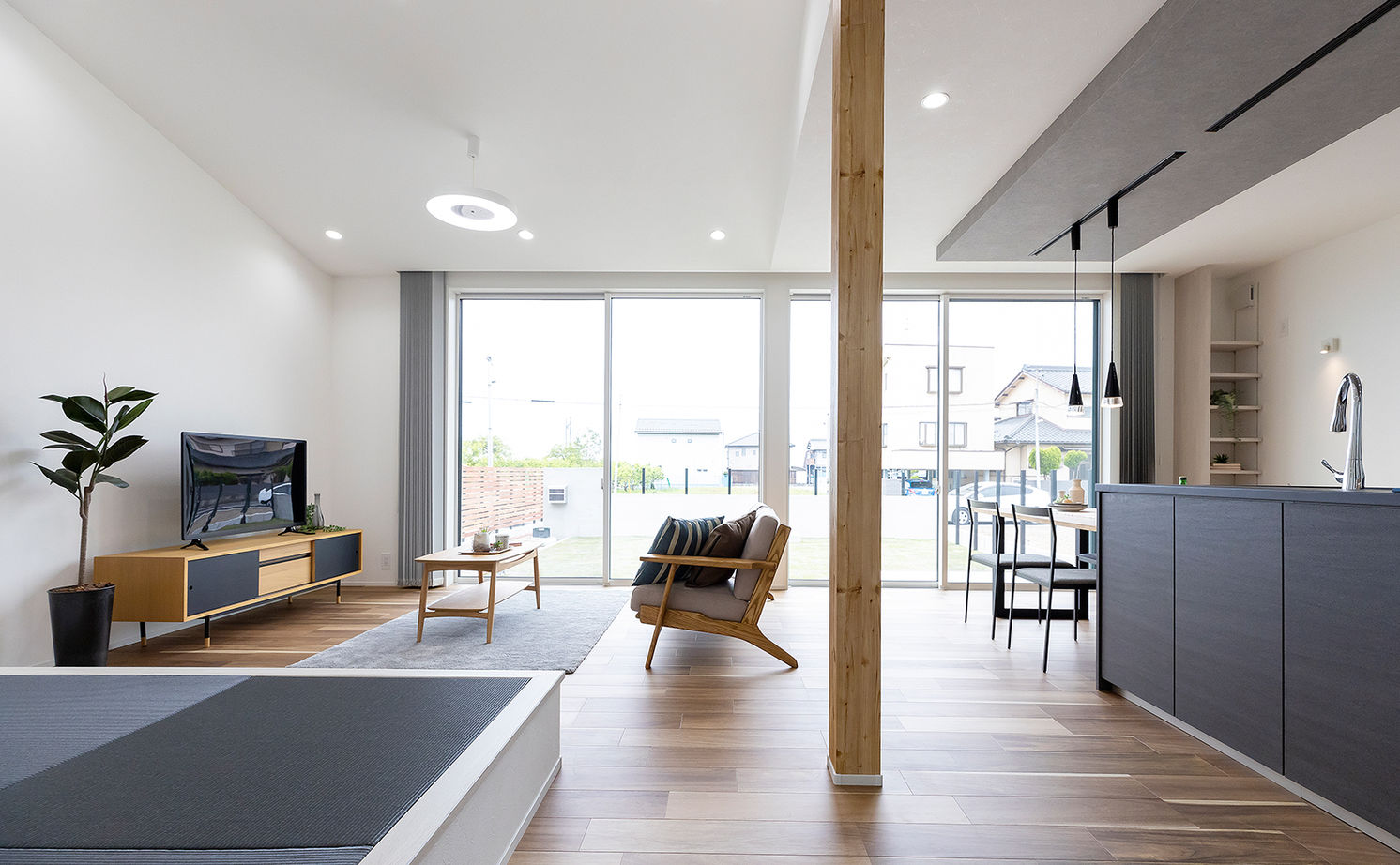 サティスホーム岐阜 【瑞穂市×間取図有×半平屋スタイル】スムーズな生活動線を叶えた、軒裏が映える半平屋のデザイン住宅の建築実例画像10