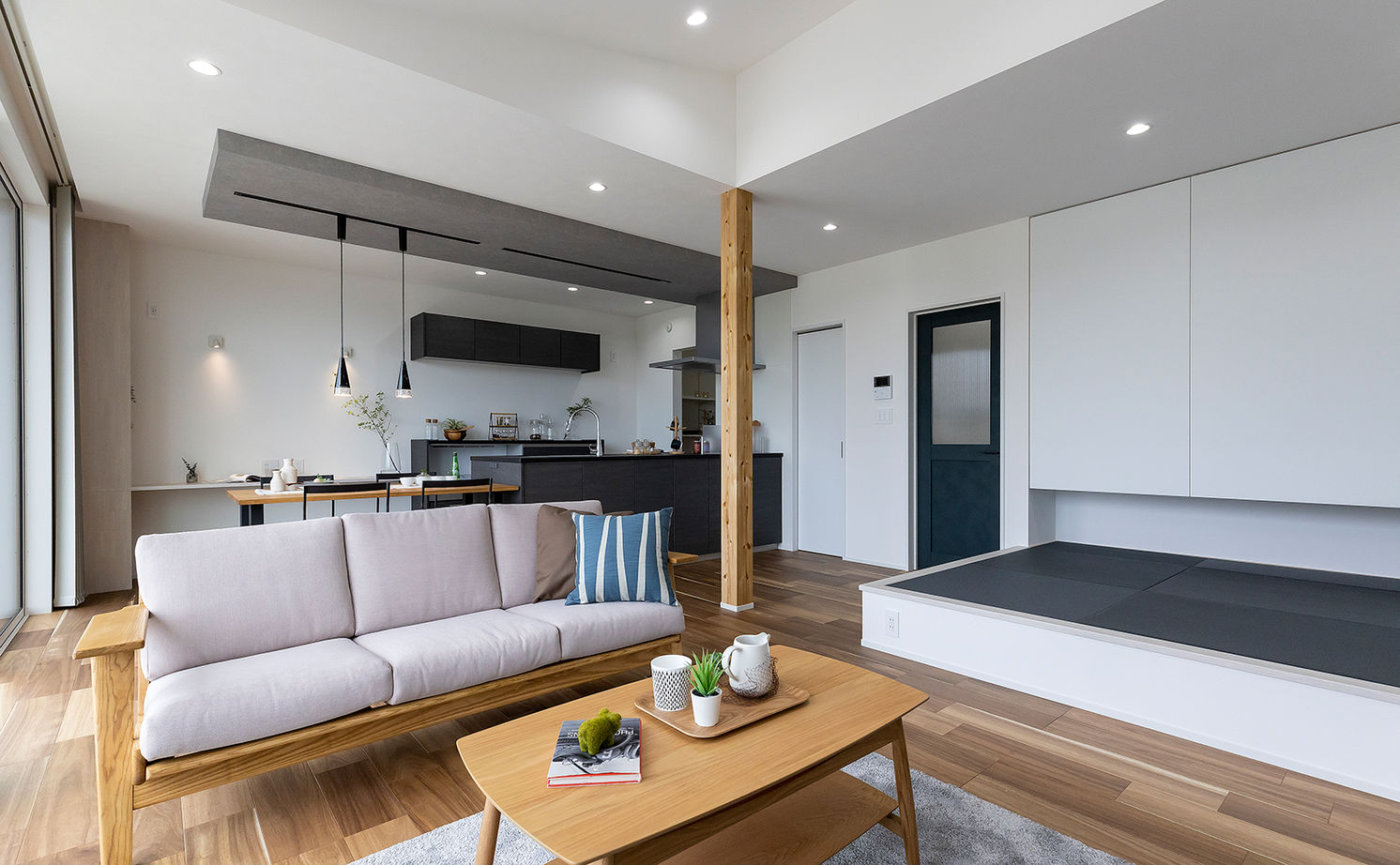 サティスホーム岐阜 【瑞穂市×間取図有×半平屋スタイル】スムーズな生活動線を叶えた、軒裏が映える半平屋のデザイン住宅の建築実例画像11